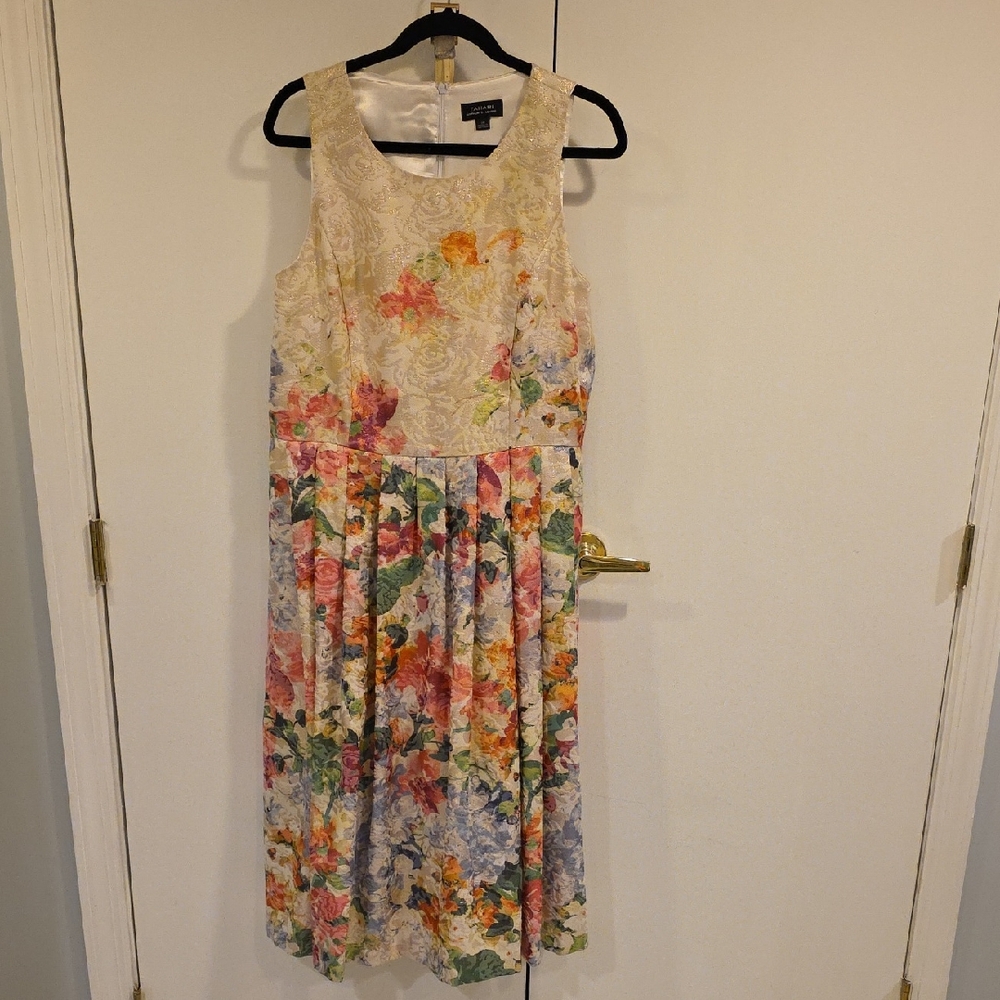 Tahari Cream and Gold Patterned Dress